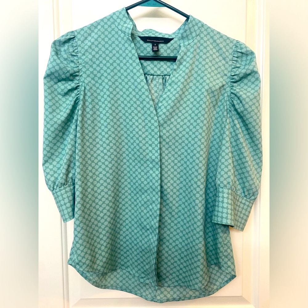 WHBM Ruched Sleeve Shirt - Print
Excellent condition